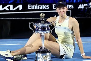 AUS OPEN : वर्ल्ड नंबर-1 सबालेंका की 'हैट्रिक' को रिबकिना ने रोका, करियर में पहली बार जीता ऑस्ट्रेलियन ओपन का खिताब SportsTak Hindi