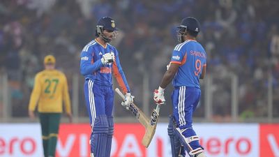 तिलक वर्मा T20 वर्ल्ड कप 2026 में टीम इंडिया के लिये खेलेंगे या नहीं? सामने आई बड़ी अपडेट Tilak Varma of India and Sanju Samson