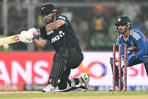 IND vs NZ: संजू सैमसन की जगह इशान किशन ने 5वें T20I मैच में क्यों की विकेटकीपिंग? कप्तान सूर्यकुमार यादव ने किया खुलासा SportsTak Hindi