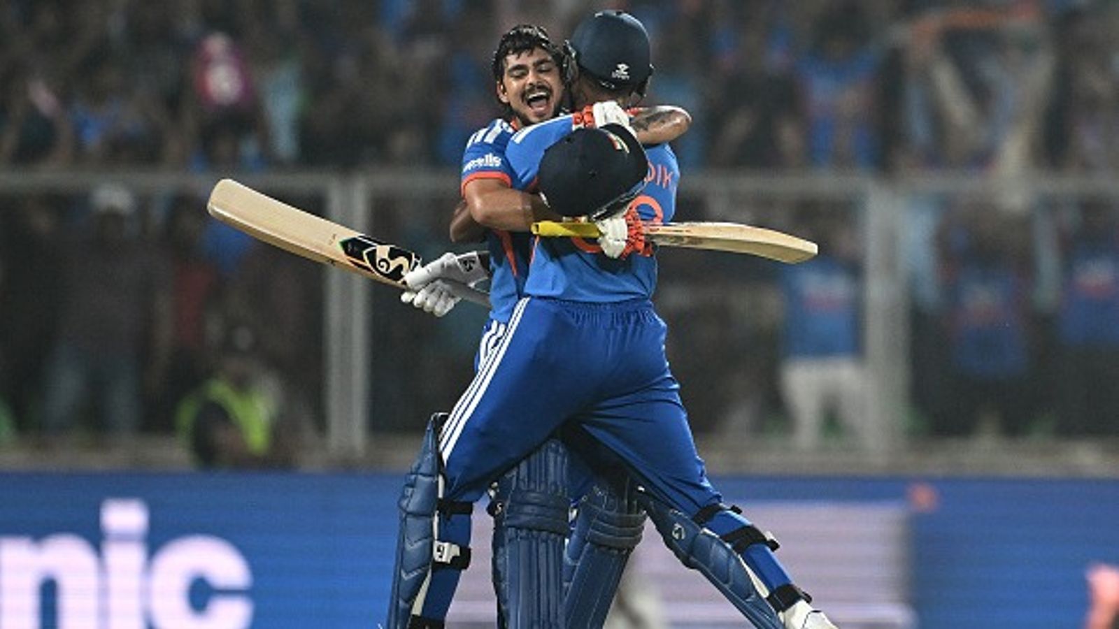 IND vs NZ: तिरुवनंतपुरम में बरसे 496 रन, T20I इतिहास में दूसरी बार किसी मैच में बने सबसे ज्यादा रन IND vs NZ: तिरुवनंतपुरम में बरसे 496 रन, T20I इतिहास में दूसरी बार किसी मैच में बने सबसे ज्यादा रन