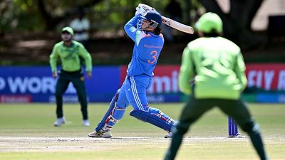 IND vs PAK: कैच छूटा, रन आउट से भी बचे, वैभव सूर्यवंशी को एक गेंद पर दो बार मिला जीवनदान, फिर भी पाकिस्तान के खिलाफ हुए फेल SportsTak Hindi