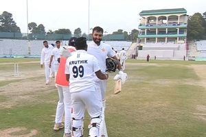 Ranji Trophy : कर्नाटक को पडिक्कल ने तूफानी शतक से दिलाया नॉकआउट का टिकट, क्वार्टरफाइनल के मैचों का जानें पूरा शेड्यूल SportsTak Hindi