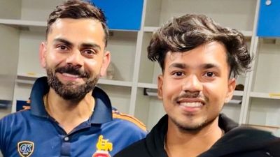 रणजी के डेब्यू सीजन में 949 रन बरसाने वाले आयुष ने विराट कोहली का नाम लेकर खोला बड़ा राज Ayush Doseja with Virat Kohli