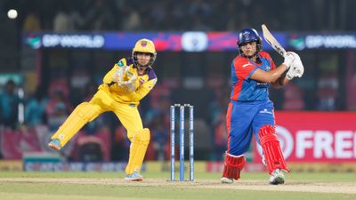 WPL 2026 : दिल्ली कैपिटल्स ने यूपी को हराकर प्लेऑफ में बनाई जगह, मुंबई इंडियंस टूर्नामेंट से हुई बाहर Delhi's Shafali Verma plays a shot during the match against Uttar Pradesh