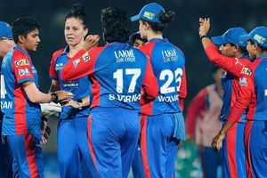 WPL 2026: दिल्ली कैपिटल्स ने शुरुआती चार में से तीन मैच हारने के बावजूद कैसे लगातार चौथी बार प्लेऑफ में बनाई जगह? SportsTak Hindi