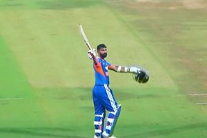 टीम इंडिया से बाहर रहने वाले विकेटकीपर का धमाका, अमेरिका के खिलाफ ठोका शतक, कभी वनडे में मारे थे 277 रन SportsTak Hindi