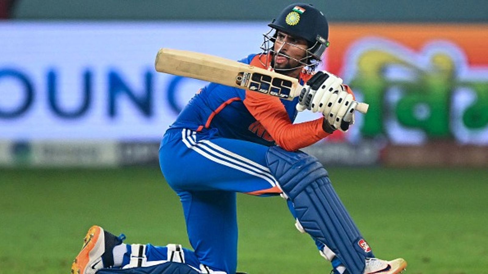 तिलक वर्मा की तूफानी वापसी, टी20 वर्ल्ड कप 2026 से पहले अमेरिका के गेंदबाजों को धुना, बना डाले इतने रन तिलक वर्मा की तूफानी वापसी, टी20 वर्ल्ड कप 2026 से पहले अमेरिका के गेंदबाजों को धुना, बना डाले इतने रन