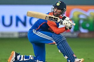 तिलक वर्मा की तूफानी वापसी, टी20 वर्ल्ड कप 2026 से पहले अमेरिका के गेंदबाजों को धुना, बना डाले इतने रन SportsTak Hindi