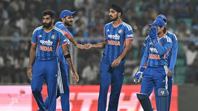 T20 वर्ल्ड कप 2026 खेलने जा रही टीम इंडिया में किसके नाम है सर्वाधिक विकेट, कौन है सबसे पीछे SportsTak Hindi