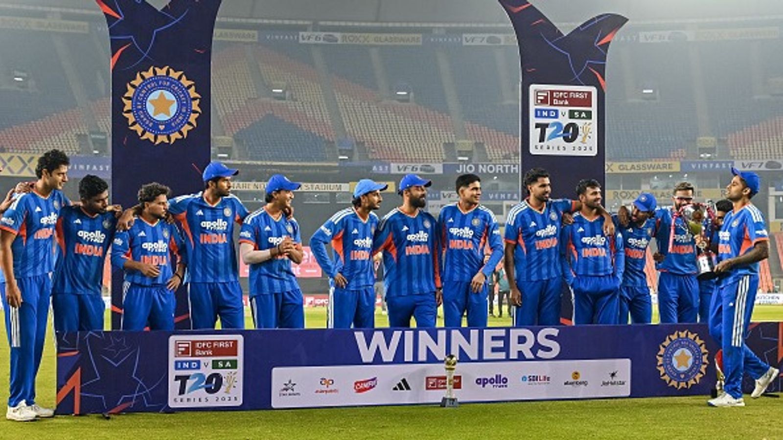 T20 वर्ल्ड कप 2026 से पहले टीम इंडिया की बढ़ी टेंशन, वॉर्मअप मैच में चोटिल हुआ ये धाकड़ गेंदबाज T20 वर्ल्ड कप 2026 से पहले टीम इंडिया की बढ़ी टेंशन, वॉर्मअप मैच में चोटिल हुआ ये धाकड़ गेंदबाज