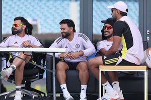 Salaam Cricket: वर्तमान में टी20 में कौन है दुनिया का सबसे घातक बैटर, ऋषभ पंत ने लिया इस भारतीय क्रिकेटर का नाम SportsTak Hindi