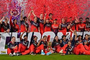 RCB ने WPL का चौथे सीजन में दूसरी बार जीता खिताब तो गदगद हो गए विराट कोहली, किया ये धमाकेदार पोस्ट SportsTak Hindi