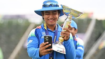 U19 World Cup 2026: वैभव सूर्यवंशी ने भारत की खिताबी जीत के बाद जीता दिल, इन खास लोगों को डेडिकेट किया अपना अवॉर्ड SportsTak Hindi