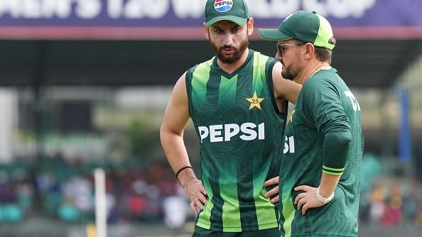 Salman Agha (L) of Pakistan and Mike Hesson (R) coach