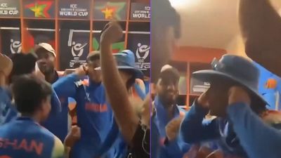 वैभव सूर्यवंशी ने वर्ल्ड कप जीतने के बाद ड्रेसिंग रूम में भोजपुरी गाने पर लगाए ठुमके, देखें VIDEO Vaibhav Suryavanshi during dance