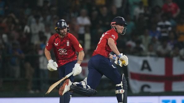 Phil Salt  (L) and Harry Brook (R) of England 
