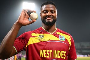 रोमारियो शेफर्ड के नाम T20 World Cup 2026 की पहली हैट्रिक, टूर्नामेंट का पहला फाइफर भी लिया SportsTak Hindi