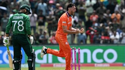 T20WC : 'आज हमें पाकिस्तान को घर भेज देना चाहिए था', नीदरलैंड्स के खिलाड़ी ने हार के बाद क्यों कहा ऐसा ? Netherlands' Paul van Meekeren