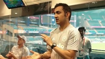 gautam gambhir in team india dressing room