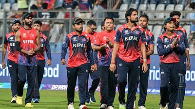 नेपाल ने टी20 वर्ल्ड कप में इंग्लैंड के छुड़ाए पसीने तो लेजेंड्री गेंदबाज ने दिया कोचिंग का ऑफर, युवराज सिंह ने भी की तारीफ SportsTak Hindi