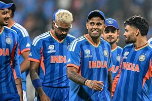 सूर्यकुमार यादव के कायल हुये USA से खेलने वाले उनके दोस्त हरमीत, कहा - 'सूर्या के अंदर धोनी जैसी काबिलियत' SportsTak Hindi