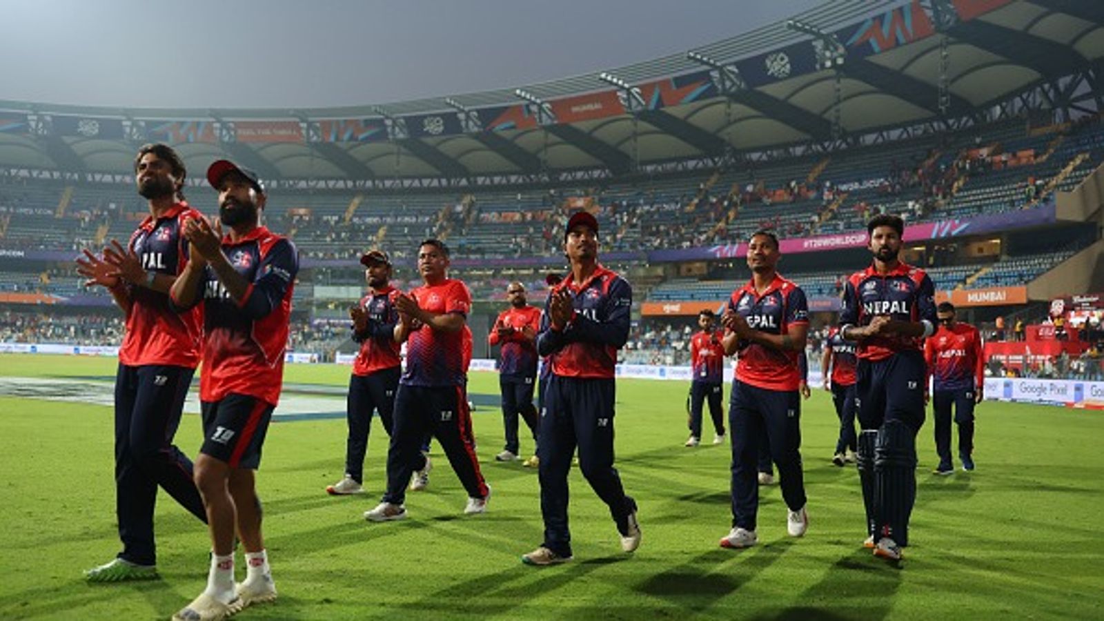 नेपाल की टीम इंग्लैंड से हार के भी सुपर 8 में कैसे जा सकती है? बस एक टीम से पाना होगा पार नेपाल की टीम इंग्लैंड से हार के भी सुपर 8 में कैसे जा सकती है? बस एक टीम से पाना होगा पार