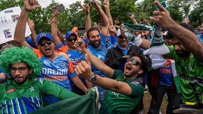 बड़ी खबर: भारत-पाकिस्तान महामुकाबले पर लगी मुहर! पीएम शरीफ ने दी खेलने की अनुमति SportsTak Hindi