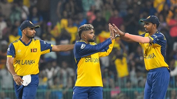 विकेट लेने के बाद जश्न मनाते वानिंदु हसारंगा (photo: getty)