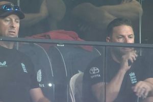 टी20 वर्ल्ड कप मैचों में इस टीम का कोच कर रहा है वॉकी टॉकी का इस्तेमाल, वजह आई सामने SportsTak Hindi