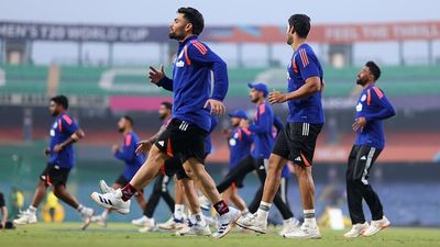 T20 World Cup 2026: पाकिस्तान की अब खैर नहीं! हाईवोल्टेज मैच से पहले टीम इंडिया ने बदली अपनी रणनीति SportsTak Hindi
