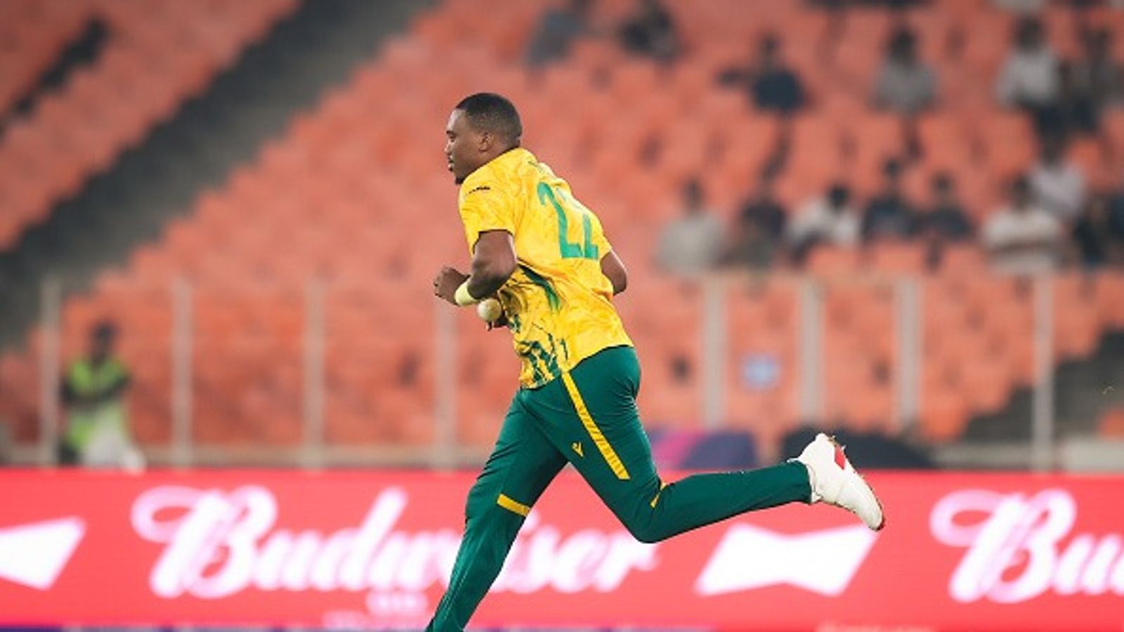 अफगानिस्तान के खिलाफ डबल सुपर ओवर में जीत के बाद लुंगी एंगिडी का छलका दर्द, कहा - मेरा वजन घट गया और ऐसा प्रेशर... मैच के दौरान गेंदबाजी करते समय लुंगी एंगिडी