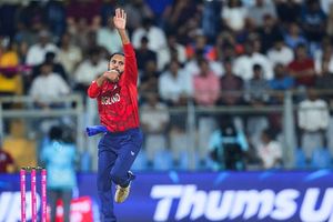 आदिल रशीद ने वेस्ट इंडीज के खिलाफ रचा इतिहास, ऐसा करने वाले बने इंग्लैंड के पहले स्पिनर SportsTak Hindi