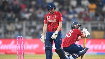 वेस्ट इंडीज से हार के बाद इंग्लैंड पर T20 वर्ल्ड कप 2026 से बाहर होने का खतरा? जानें क्या है समीकरण Liam Dawson of England looks dejected as he leaves the field after being dismissed