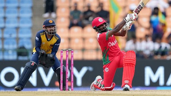 Mohammad Nadeem bats