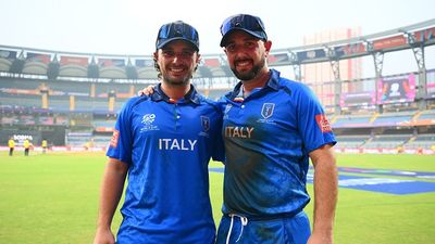 T20 WC : मोस्का ब्रदर्स ने बल्ले से काट बवाल, इटली ने नेपाल को रौंदकर वर्ल्ड कप में दर्ज की पहली जीत Justin Mosca and Anthony Mosca