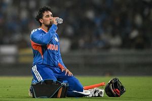 बड़ी खबर : अभिषेक शर्मा क्या पाकिस्तान के खिलाफ मैच से भी रहेंगे बाहर? कप्तान सूर्यकुमार यादव ने दी डराने वाली अपडेट SportsTak Hindi