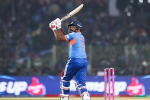 IND vs NAM: 6,6,6,4, संजू सैमसन ने बढ़ाई टीम इंडिया की टेंशन, 8 गेंदों में हो गया खेल खत्म SportsTak Hindi