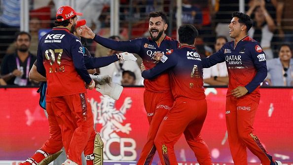 जीत के बाद जश्न मनाती विराट कोहली एंड टीम (PHOTO: GETTY)