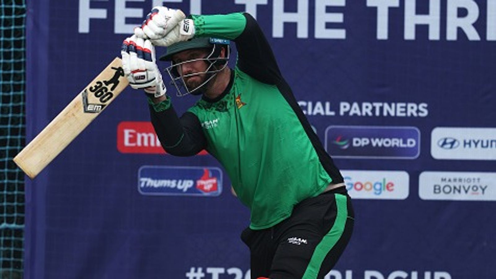 स्टार खिलाड़ी T20 World Cup 2026 से हुआ बाहर, चोट के कारण पहले मैच में छोड़ना पड़ा था मैदान ब्रेंडन टेलर हैमस्ट्रिंग की चोट से जूझ रहे हैं. (PC: Getty)