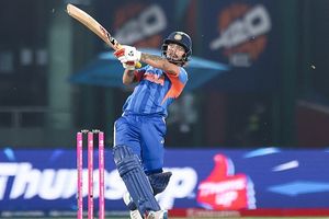 IND vs PAK: पाकिस्तान के विवादित बॉलिंग एक्शन वाले गेंदबाज की कोलंबो में होगी कुटाई! इशान किशन ने दी चेतावनी SportsTak Hindi