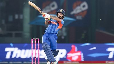 IND vs PAK: पाकिस्तान के विवादित बॉलिंग एक्शन वाले गेंदबाज की कोलंबो में होगी कुटाई! इशान किशन ने दी चेतावनी SportsTak Hindi