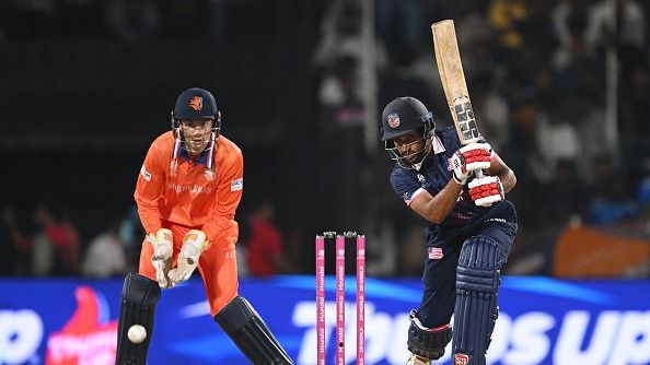 नेदरलैंड्स के खिलाफ शॉट खेलते अमेरिका के साइतेजा ने 