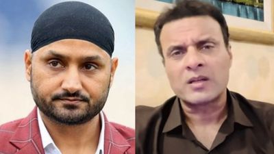 हरभजन सिंह ने पाकिस्तान के तनवीर अहमद को लगाई लताड़, कहा - अगर दोबारा मेरे मुंह लगा तो... Harbhajan Singh and Tanvir Ahmed