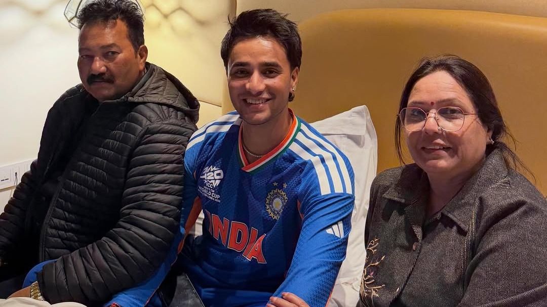 Abhishek Sharma with his parents