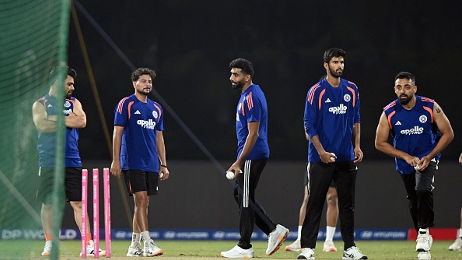 पाकिस्तान के खिलाफ कौन बनेगा सबसे बड़ा खतरा, इंग्लैंड के खिलाड़ी ने वरुण चक्रवर्ती नहीं बल्कि इस 31 साल के भारतीय को चुना भारतीय खिलाड़ी ट्रेनिंग के दौरान (photo: getty)