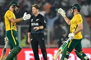 T20 World Cup 2026: साउथ अफ्रीका के हाथों हार के बाद टीम छोड़कर घर लौटा न्यूजीलैंड का गेंदबाज, जानें क्या है वजह SportsTak Hindi