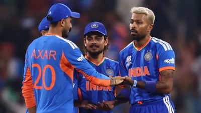 IND vs PAK 2026: भारत ने पाकिस्तान को 61 रन से रौंदकर बनाए रखा दबदबा, सुपर-8 में बनाई जगह, किशन-बॉलर्स छाए SportsTak Hindi