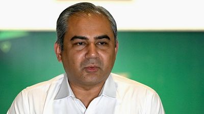 IND vs PAK: मोहसिन नकवी बीच मैच स्टेडियम छोड़ भागे, भारत के हाथों पाकिस्तानी टीम की फजीहत होते नहीं देख पाए PCB चीफ SportsTak Hindi