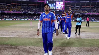 सूर्यकुमार यादव ने पाकिस्तान के खिलाफ मिली जीत किसे की डेडिकेट? जानकर हर एक भारतीय का गर्व से चौड़ा हो जाएगा सीना SportsTak Hindi