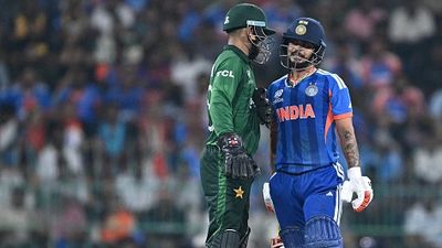 इशान किशन की तारीफ करते नहीं थक रहे पाकिस्तानी कोच, अपनी टीम की लगाई लताड़, बोले- वह बेसिक्स से भटक गए SportsTak Hindi